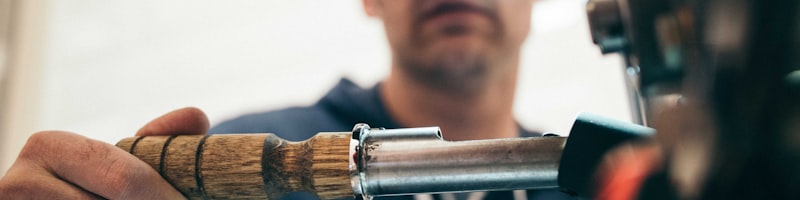 易游官方网站门户首页展示现代体育场馆与数字界面融合